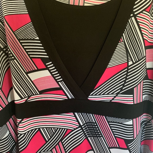 💓 Pink, Black, & White Blouse - Picture 2 of 4